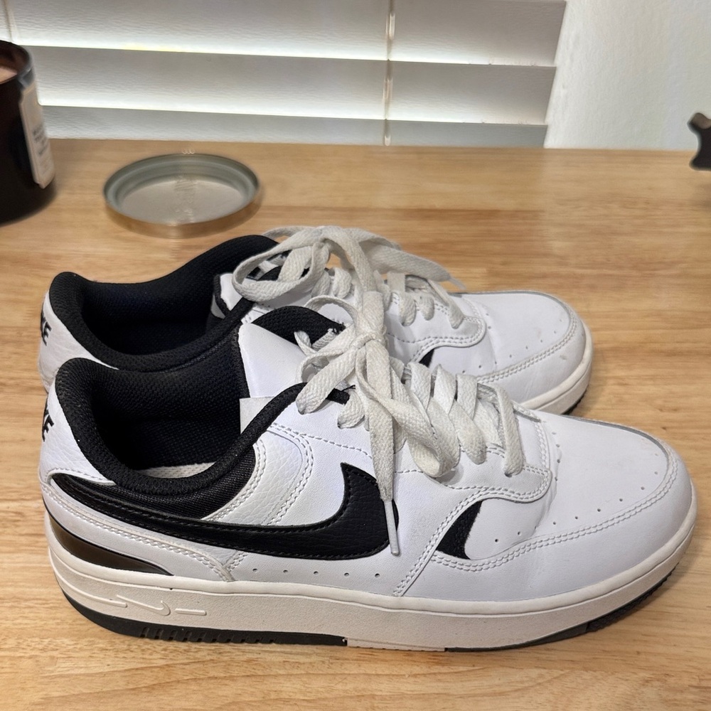 Nike White and Black Women's Sneakers